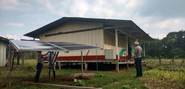 La Cancillería entregó proyecto de energía solar en Jardines de Sucumbíos, Nariño