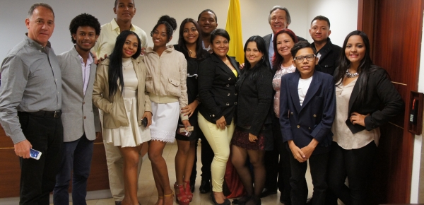 Estudiantes del Colegio Mayor de Bolívar visitaron la Embajada de Colombia en Ecuador con el apoyo de la Academia Diplomática 