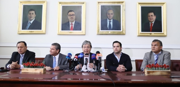 El Canciller Holmes Trujillo presentó el proyecto de ley sobre fronteras en compañía de congresistas
