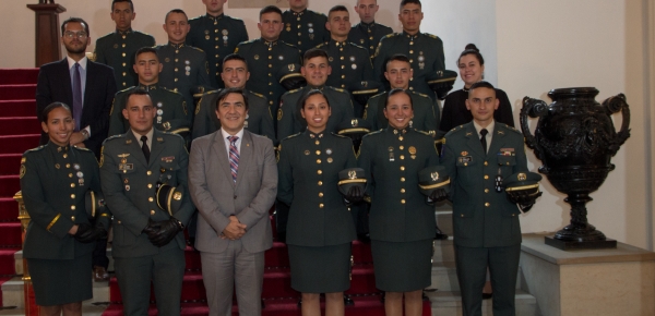 Alféreces de la Escuela Militar de Cadetes General José María Córdova visitaron la Academia Diplomática Augusto Ramírez Ocampo