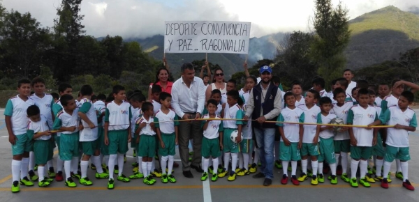 Cancillería inauguró placa polideportiva y entregó uniformes a beneficiarios del Programa Deporte, Convivencia y Paz en Ragonvalia