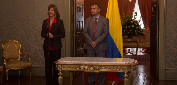 Desde ahora, Plan Fronteras para la Prosperidad es la Dirección para el Desarrollo y la Integración Fronteriza; Canciller Holguín posesionó a Víctor Bautista como su Director