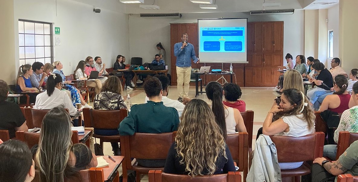 Foto de los participantes en el taller