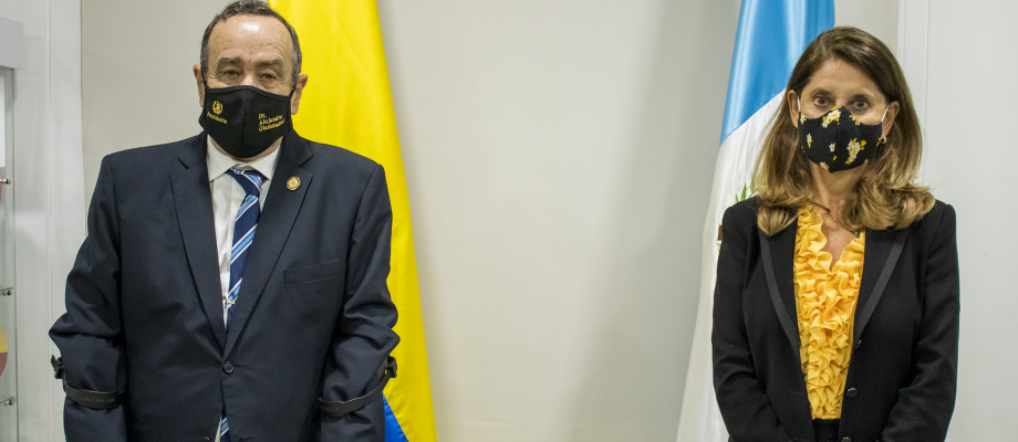Vicepresidente y Canciller recibe al presidente Alejandro Giammattei a su llegada a Colombia